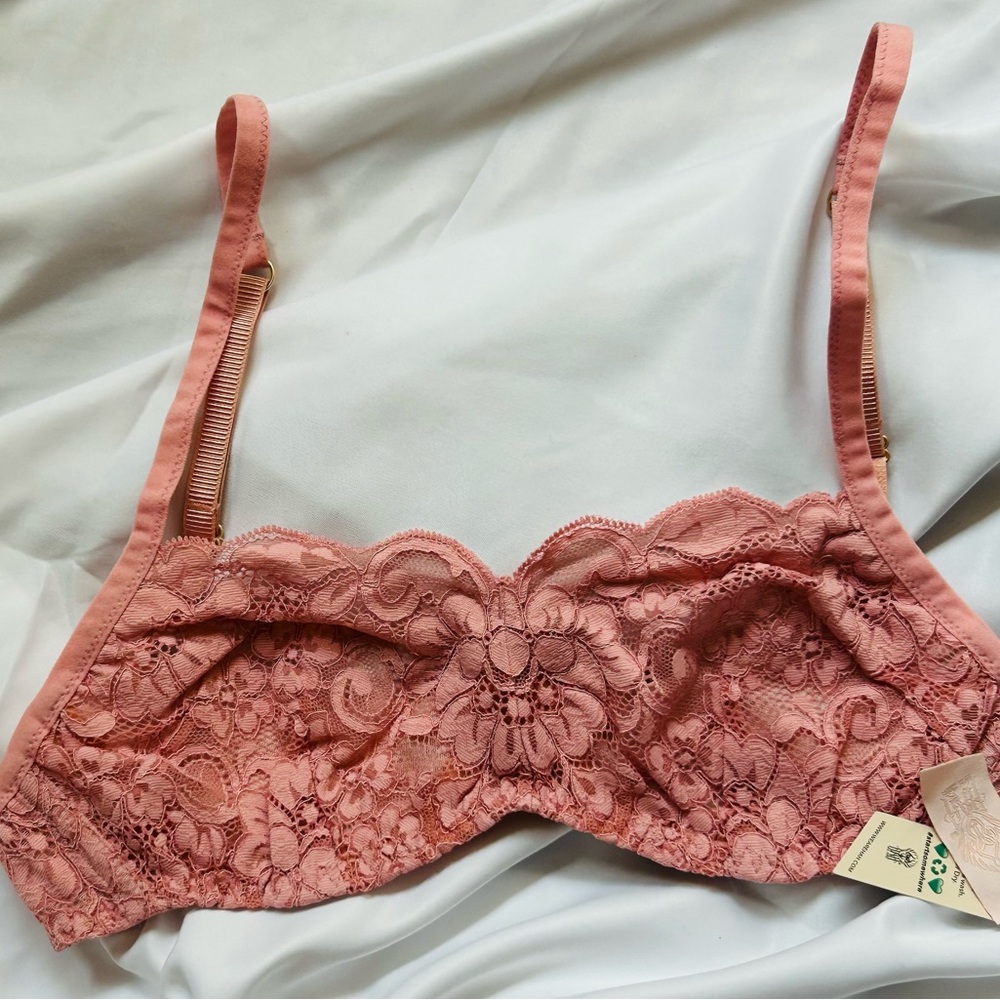 Dusty Pink Lace Underwire Bra with Adjustable Straps